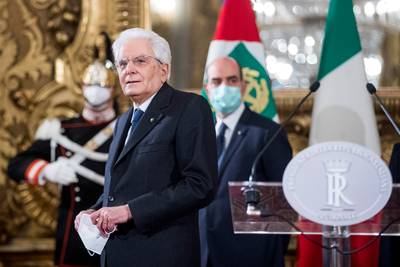 President Italië wil gebroken regeringscoalitie lijmen