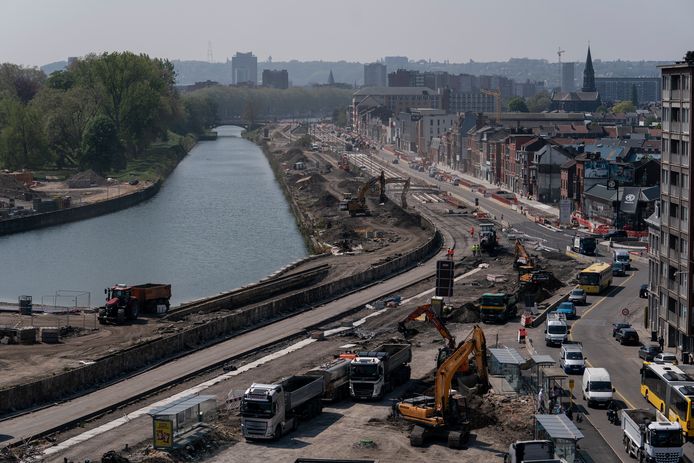 Travaux du tram sur les quais menant à Coronmeuse.