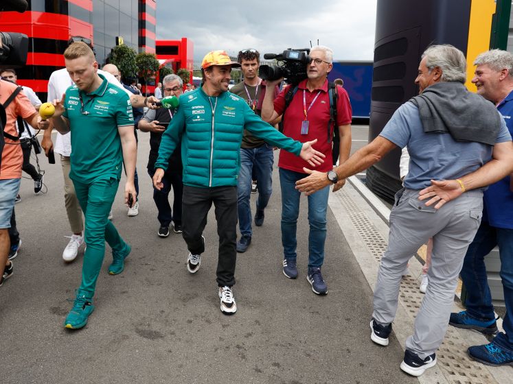 Alonso-mania in Barcelona: 'Zoiets heb ik nog nooit gezien'