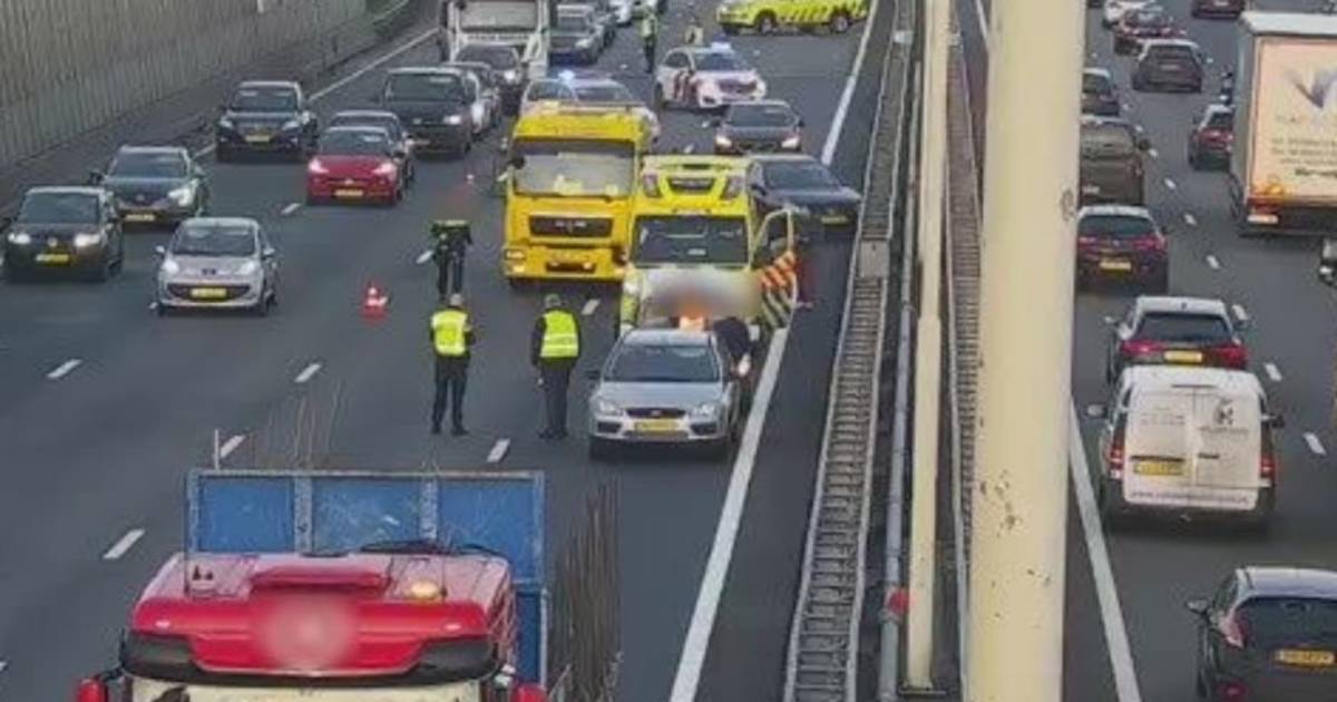 Verkeer rond Zwolle muurvast door ongeluk op A28: vertraging van dik een uur richting Amersfoort.