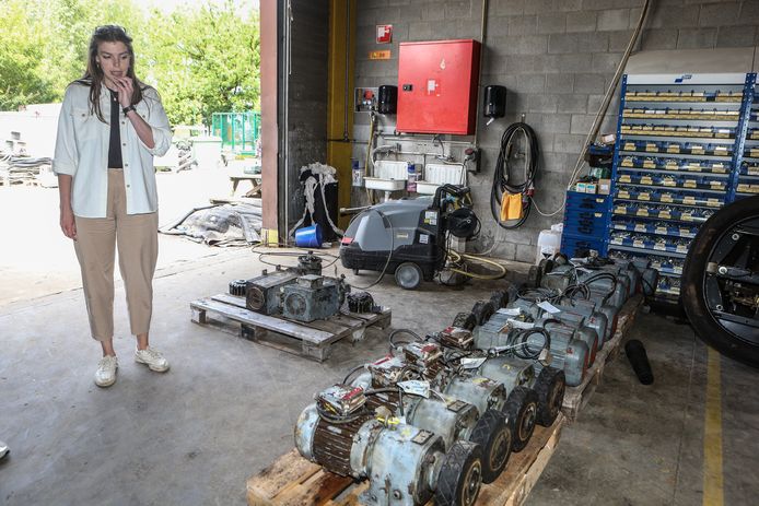 Les moteurs de la mine Calamity dans le hangar, qui a également été inondé.