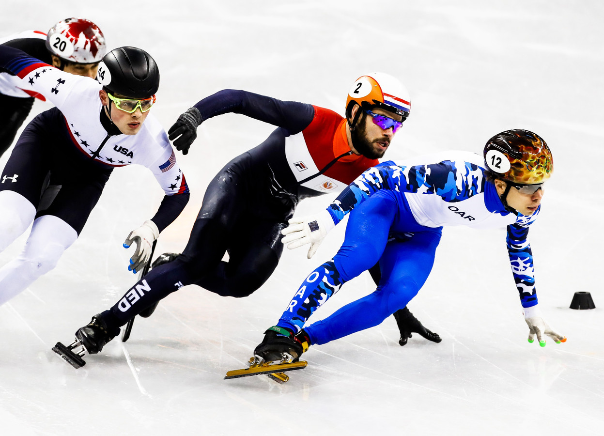Sjinkie Knegt ontgoocheld na straf op 1000 meter Foto AD.nl