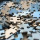 Kinderen doen bijzondere vondst in puzzeldoos die ze van oma kregen
