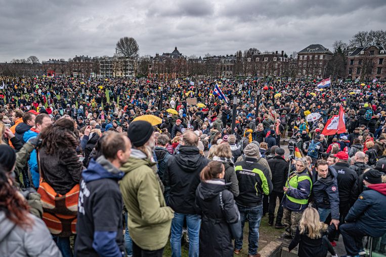 Op 16 januari 2022 werd er nog massaal gedemonstreerd tegen de coronamaatregelen.  Beeld Joris van Gennip
