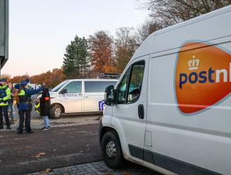 PostNL verwacht geen vertraging bij levering pakjes, oplossing gezocht voor duizenden pakjes in verzegeld depot Wommelgem