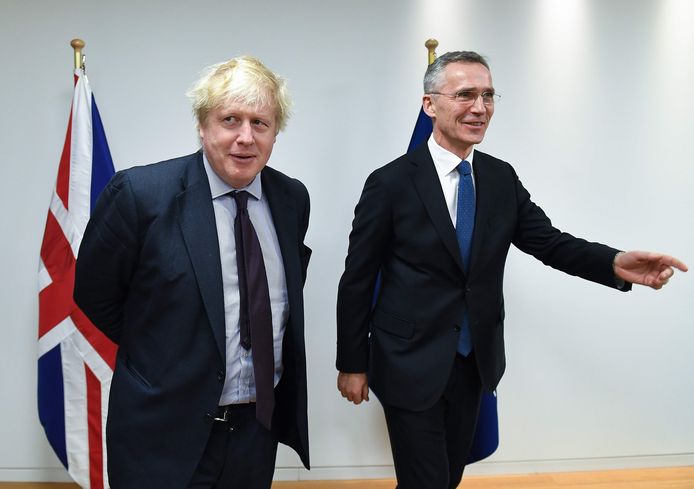 Brits minister van Buitenlandse Zaken Boris Johnson en NAVO-secretaris-generaal Jens Stoltenberg.