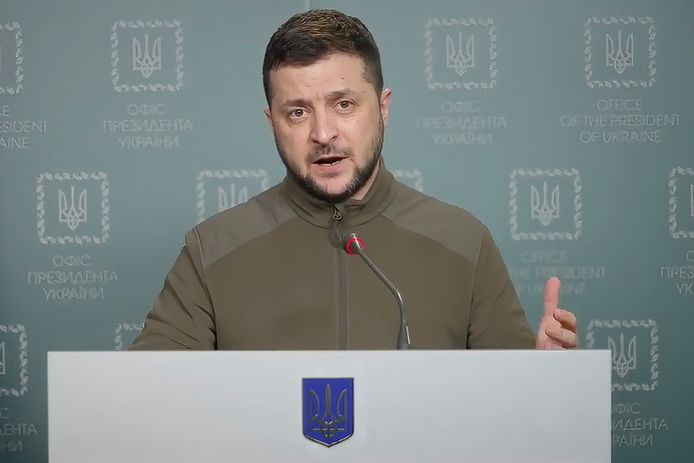 Een stilstaand beeld van de videoboodschap van de Oekraïense president Volodymyr Zelensky. (22/03/2022)