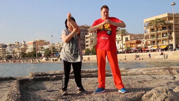 Zanger Rinus wil nu ook Duitsland inpalmen | Show | AD.nl