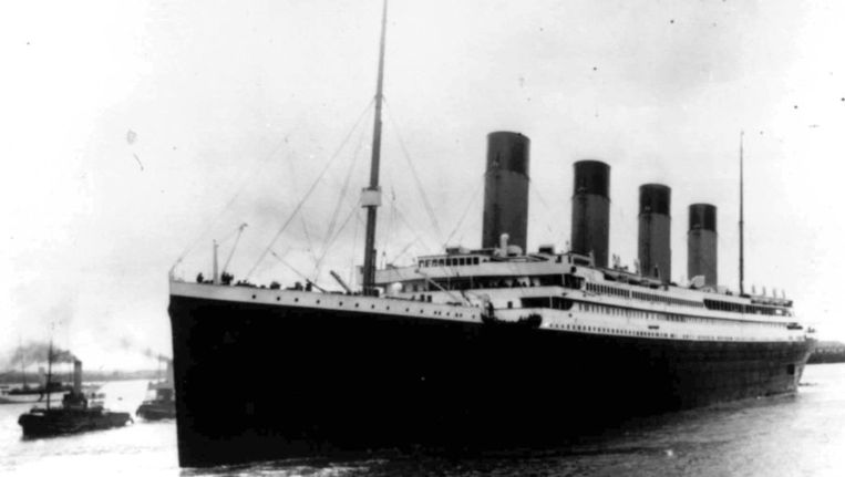 De Titanic op 10 april 1912. Passagiers uit de eerste klasse bleken de scheepsramp vaker te overleven dan passagiers uit lagere klassen. Beeld ap