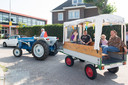 Een ritje met de tractor voor bewoners van de twee nieuwe Lief en Leedstraten in Ochten.