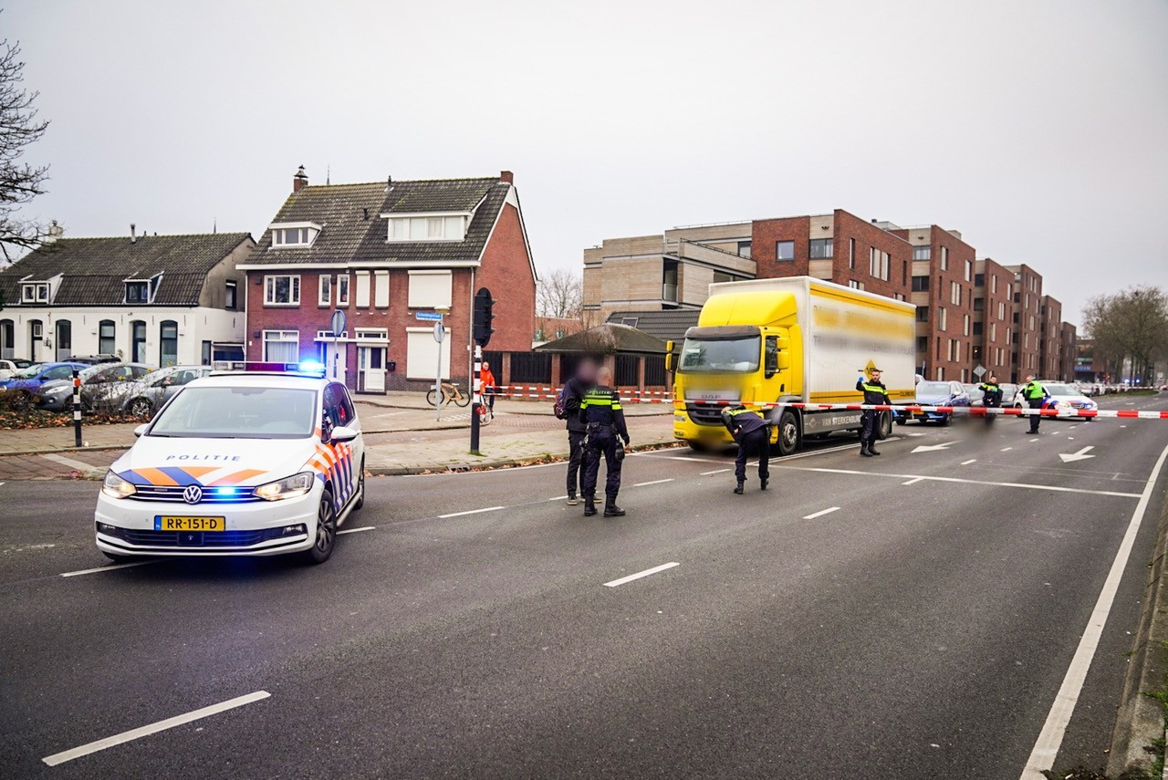Ernstige aanrijding met 9-jarige jongen in Eindhoven. De vrachtwagen op de foto was niet betrokken bij het ongeluk.