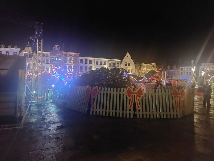 Kerstboom omgevallen in Oudenaarde