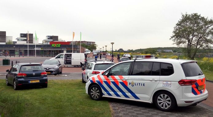 Bij een plofkraak in 2017 bij een geldautomaat van de Rabobank is flinke schade ontstaan aan een supermarkt. Volgens de politie zijn er mogelijk explosieven gebruikt om de geldautomaat op te blazen.