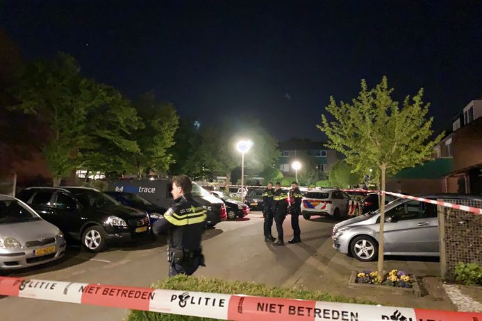 Op de Wilgehout in Boskoop is woensdagavond een man in zijn woning overvallen. De politie doet onderzoek.