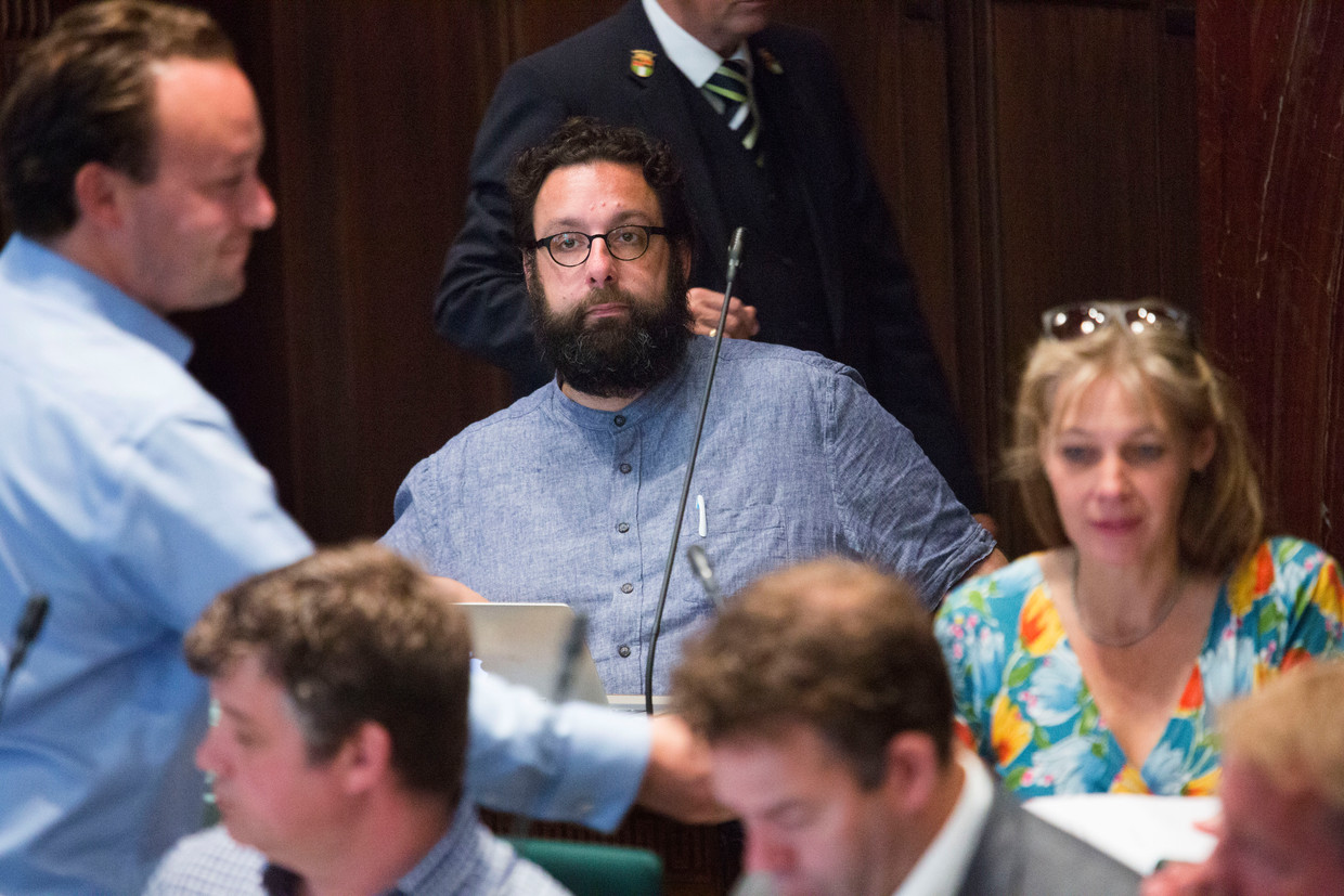 ChristenUnie-SGP raadslid Setkin Sies  (met baard) Beeld arie kievit