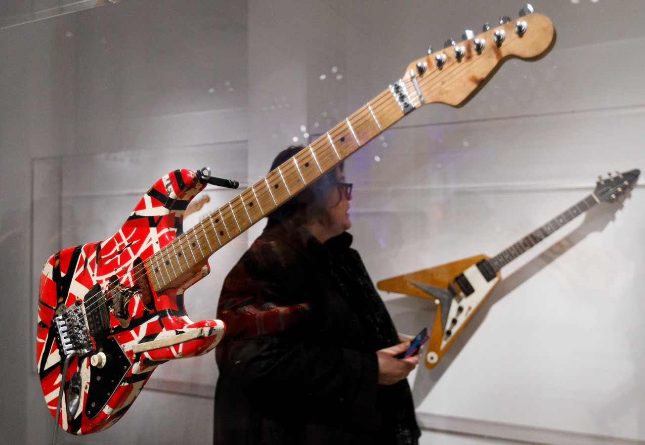 Frankenstrat Эдди Ван Халена. Ван Хален гитара Крамер. Eddie van Halen Frankenstrat Guitar. Первая гитара Эдди Ван Халена.