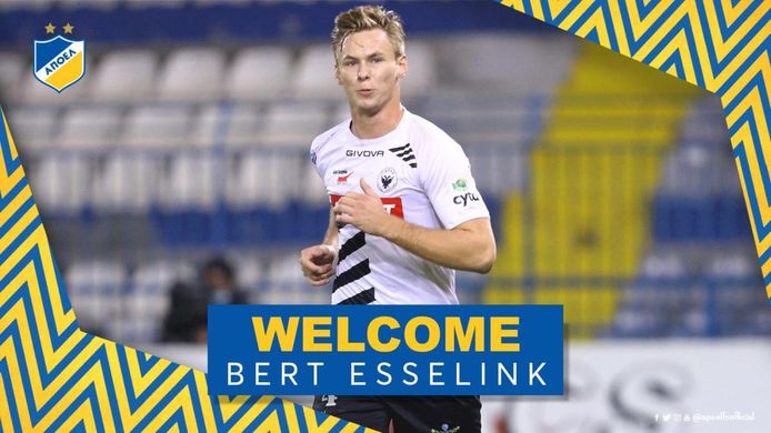 Bert Esselink wordt welkom geheten door APOEL