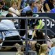 Serieuze paniek in Rod Laver Arena: dame duikelt van tribune