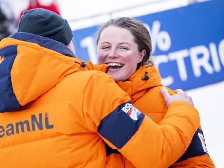 Skeletonster Kimberley Bos mist wereldtitel op één honderdste: ‘Ik heb alles gegeven en ben heel blij met zilver’