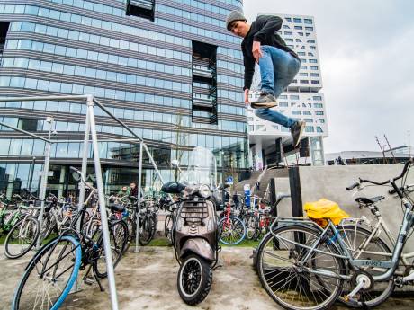 Fietsersbond Utrecht: Meer fietsenrekken in plaats van wegslepen van fietsen