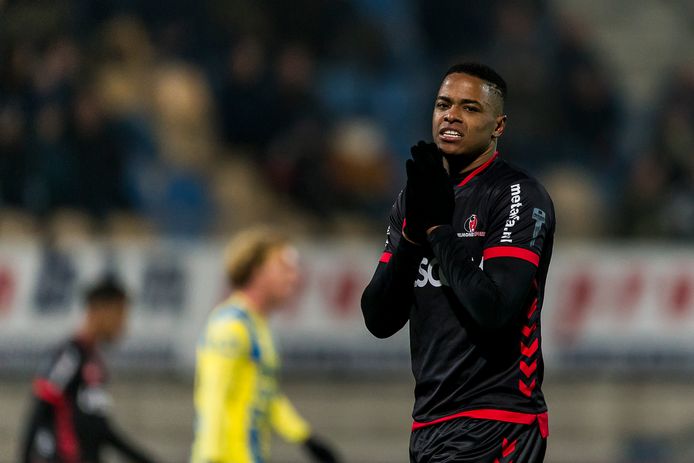 Charlton Vicento heeft Helmond Sport verlaten