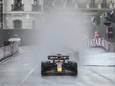 Glibberend maar met overmacht wint Max Verstappen zijn tweede GP van Monaco 