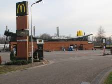 Antivaxer uit Nijverdal moet gedwongen aan de bak na racistische scheldkanonnade tegen medewerkers van McDonalds