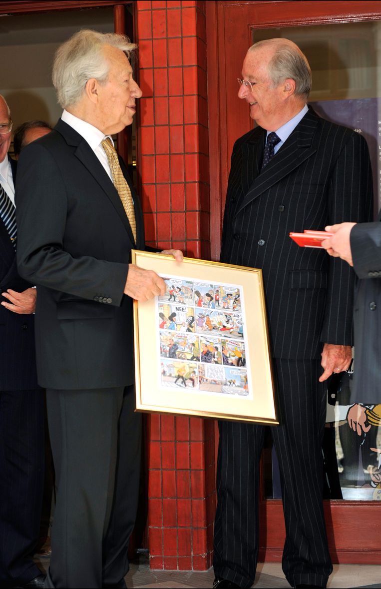 Marc Sleen met Koning Albert. Beeld Didier Lebrun / PhotoNews