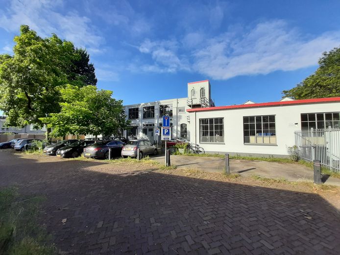 De voormalige brandweerkazerne aan het Sint Annahof, gelegen tussen de Bredaseweg, Capucijnenstraat en Sint Annastraat.