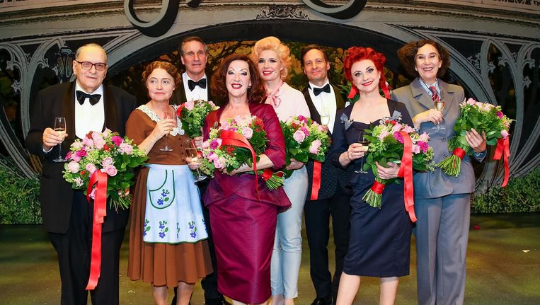 De cast van In de ban van Broadway bij de première, 4 juni 2016. Beeld anp
