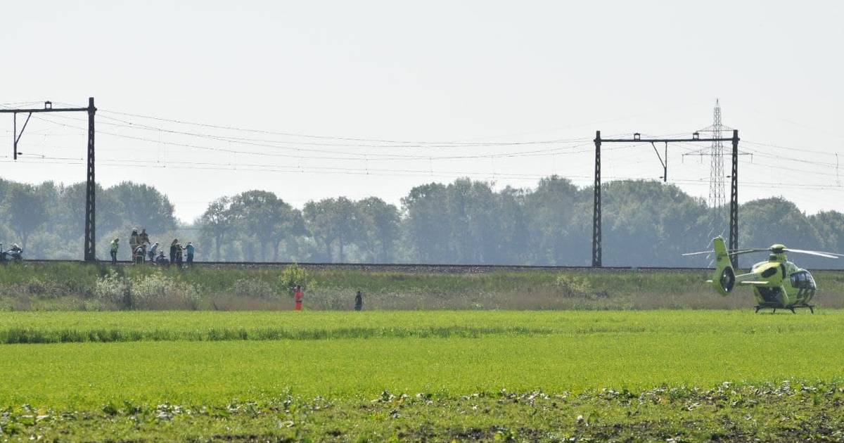 Aanrijding met persoon op het spoor bij Nijeveen, treinverkeer inmiddels hervat.