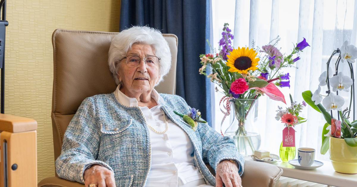 Krasse Nelly uit Wemeldinge is honderd jaar jong en vol reislust; ‘Over twee weken ga ik lekker op v