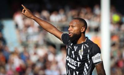 Un penalty litigieux, mais un partage mérité pour Charleroi contre le Standard  