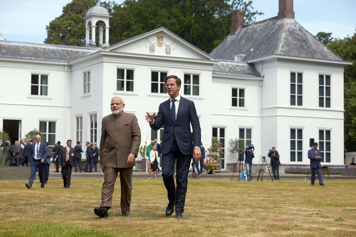 Demissionair minister-president Mark Rutte ontvangt de premier van India op het Catshuis.