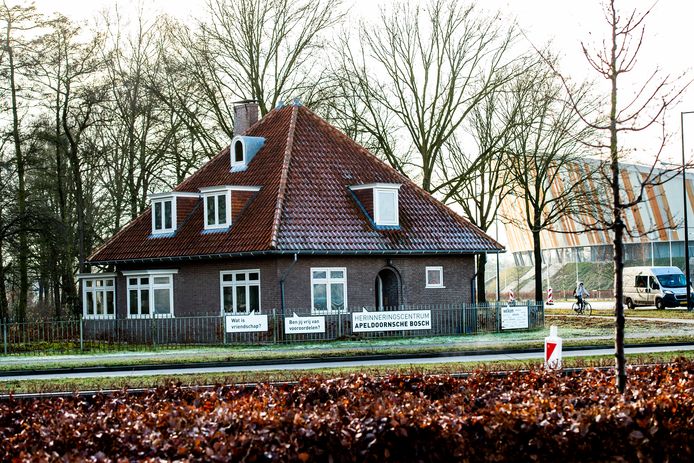 Het centrum staat pal op de hoek van het Schuylenburg-terrein. Daar moet het nu opboksen tegen de omgeving met onder meer Omnisport, de winkels op de Voorwaarts, de ringweg en meubelboulevard. De bedoeling is dat er straks een beeldbepalend complex staat.