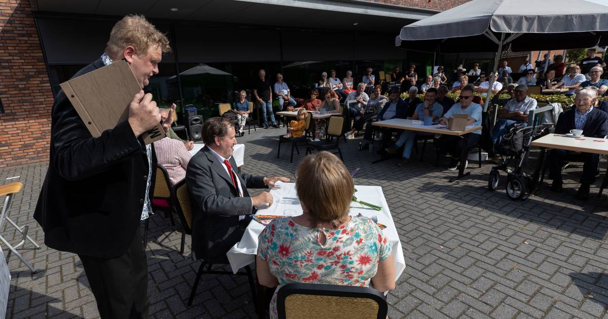 Terrastheater Hooge Mierde blijft Vrolijk