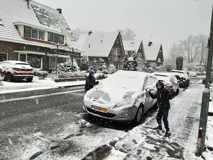 De eerste sneeuwballen werden al gegooid in Wageningen.