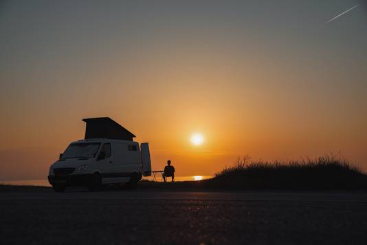 Shamira en haar vriend reizen de hele wereld over met de camper.