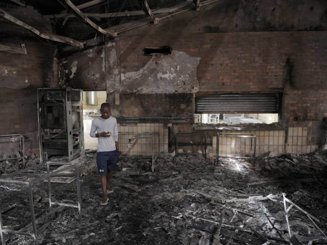 Boze studenten branden Zuid-Afrikaanse universiteit plat