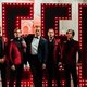 Queens of the Stone Age laat ons meegluren achter de schermen van hun glamoureuze clip