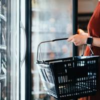 Supermarkten overwegen camera’s met AI in te zetten tegen minderjarigen die alcohol willen kopen