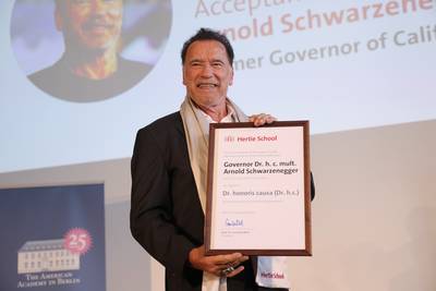 WATCH. Arnold Schwarzenegger receives honorary doctorate in Berlin: “He is an important role model for masculinity”