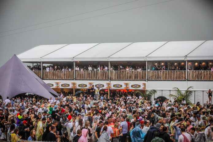 Sfeerfoto van op Ostend Beach 2021.