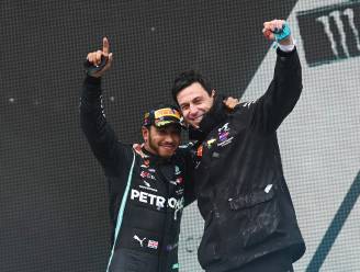 “We blijven vrienden voor het leven”: Mercedes-baas Toto Wolff reageert op spectaculaire overgang Lewis Hamilton naar Ferrari