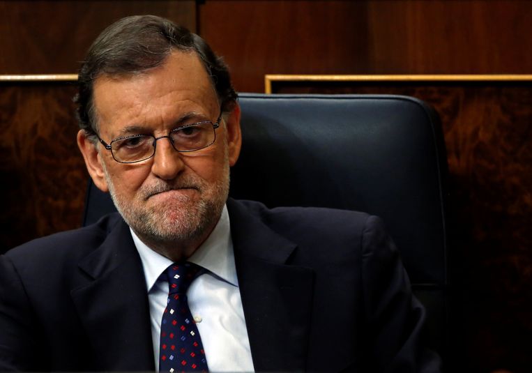 Uitvoerend premier Mariano Rajoy is er vanavond in Madrid niet in geslaagd zijn kandidatuur voor een herverkiezing te verzilveren. Beeld REUTERS