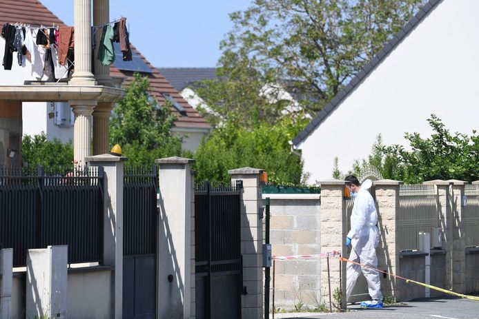 La police scientifique au domicile des victimes.