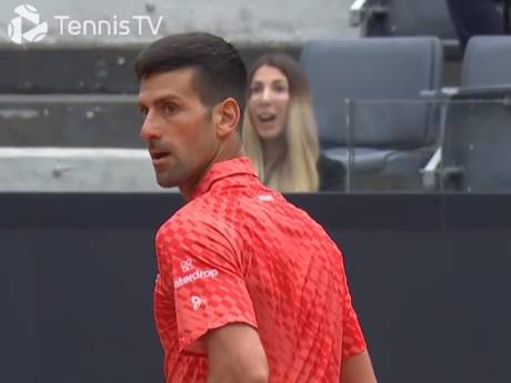 Norrie smashe sur le mollet de Djokovic...  qui n'a pas du tout apprécié