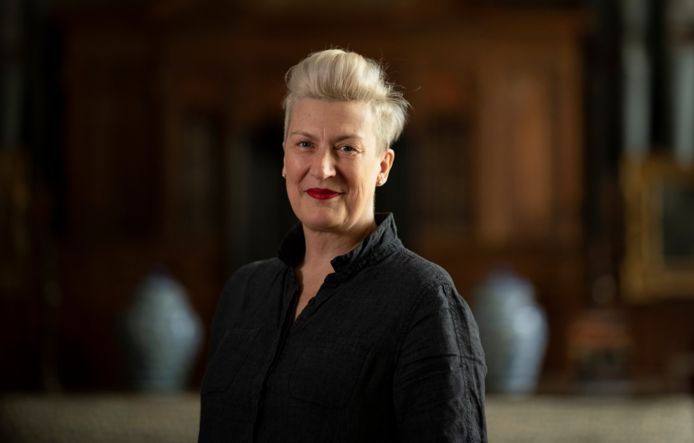 De Engelse mezzosopraan Dame Sarah Connolly is deze dagen jurylid bij de International Vocal Competition (IVC) in Den Bosch: ,,Ik blijf zoveel mogelijk weg bij lawaaiige, rokerige ruimtes waar bacteriën vrij spel hebben.”