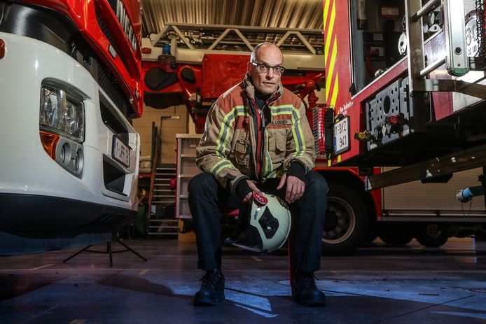 Brandweerofficier Marc Coenen (51) schreef een boek over de ‘flashover-brand’ in Beringen, waarbij twee collega’s stierven.