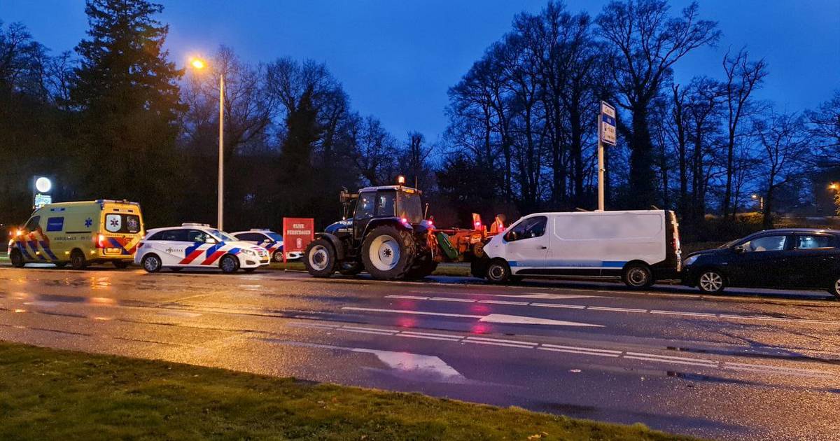 Gewonde bij kettingbotsing op Oldenzaalsestraat in Enschede.